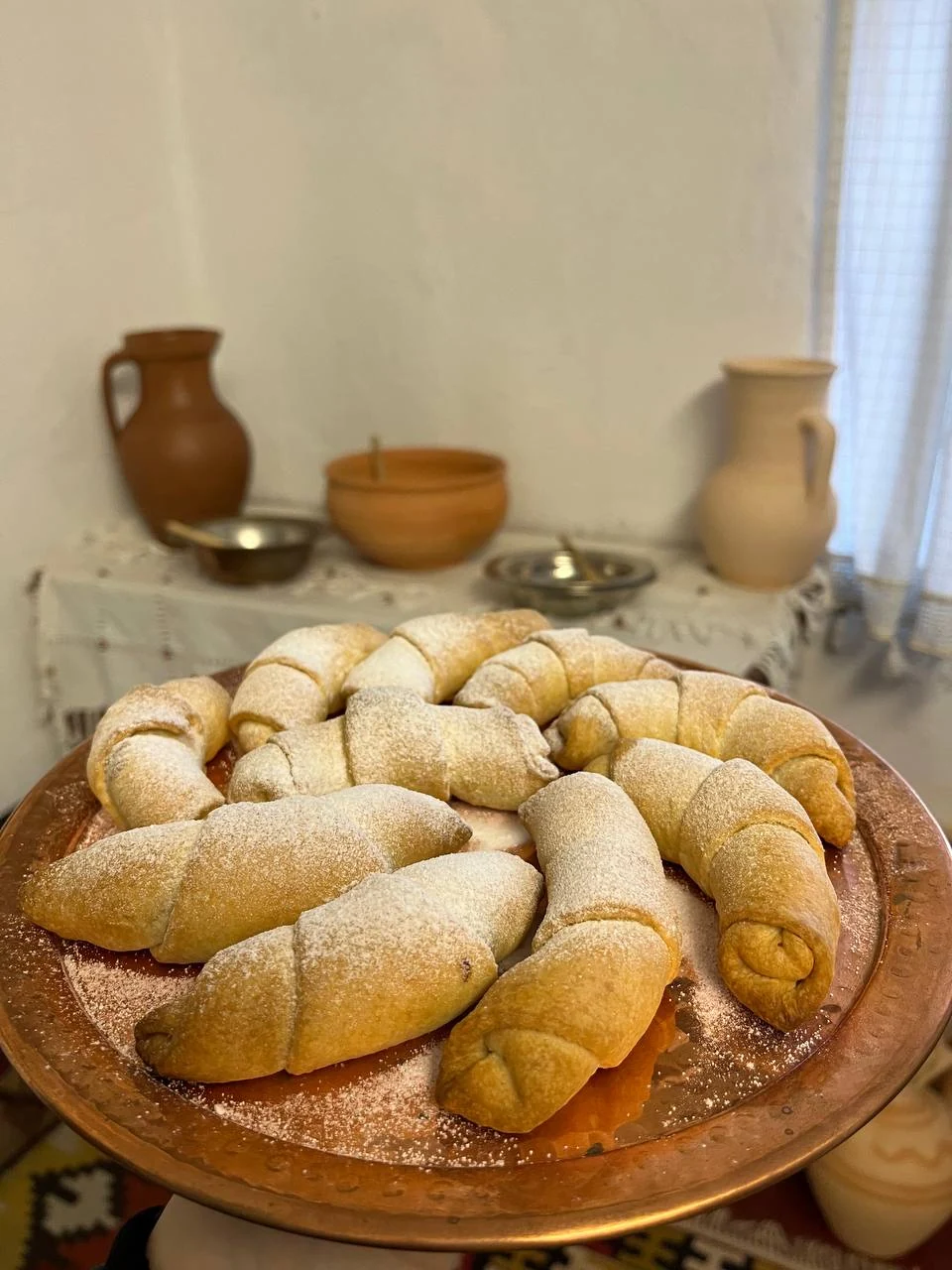 Рогалики на подносе