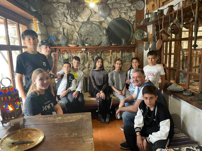 Групповой снимок в мастерской